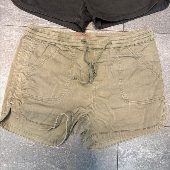 Set of 2 women’s Unionbay shorts, green and black, XL - Picture 2 of 9